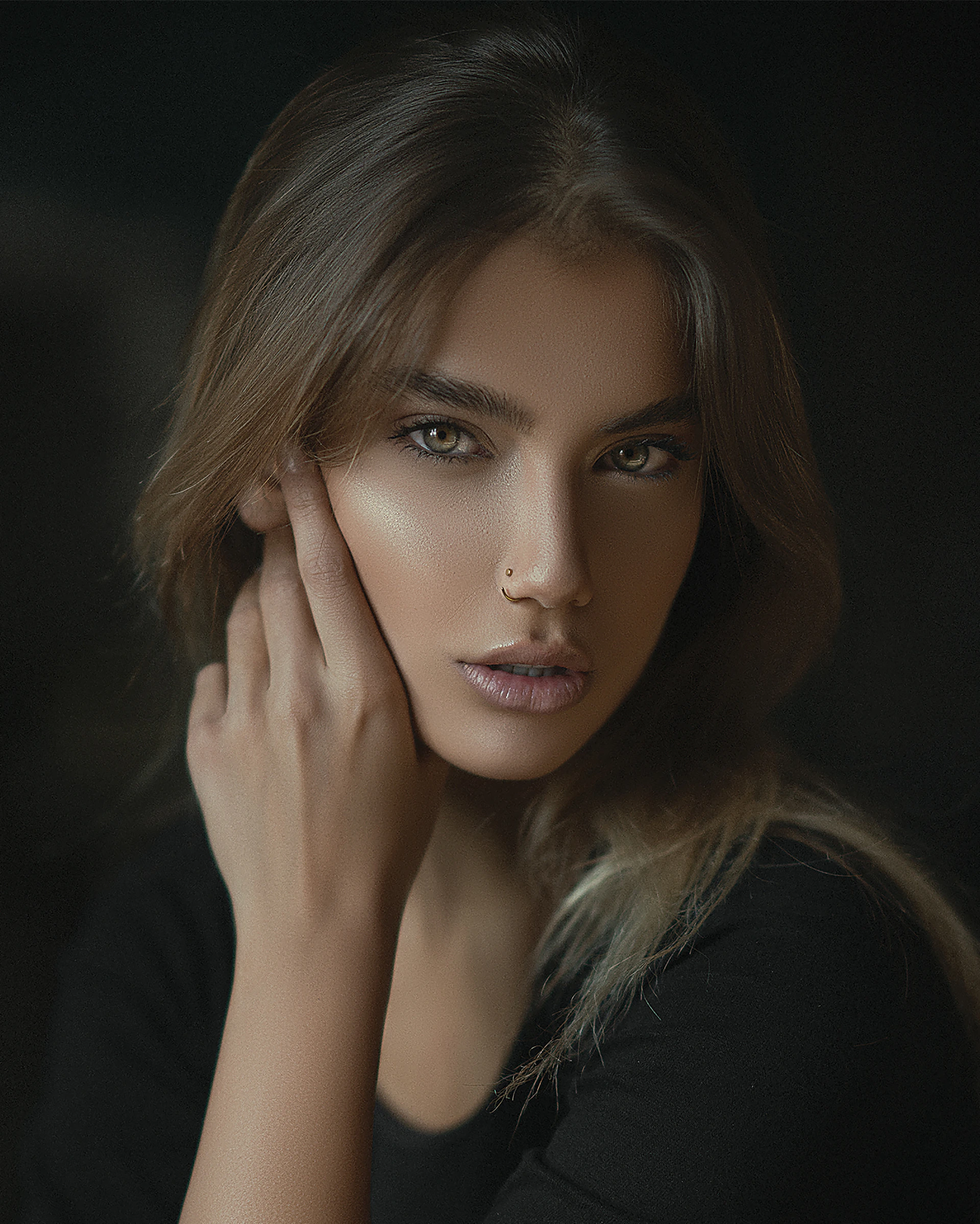 a beautiful young woman posing for a picture