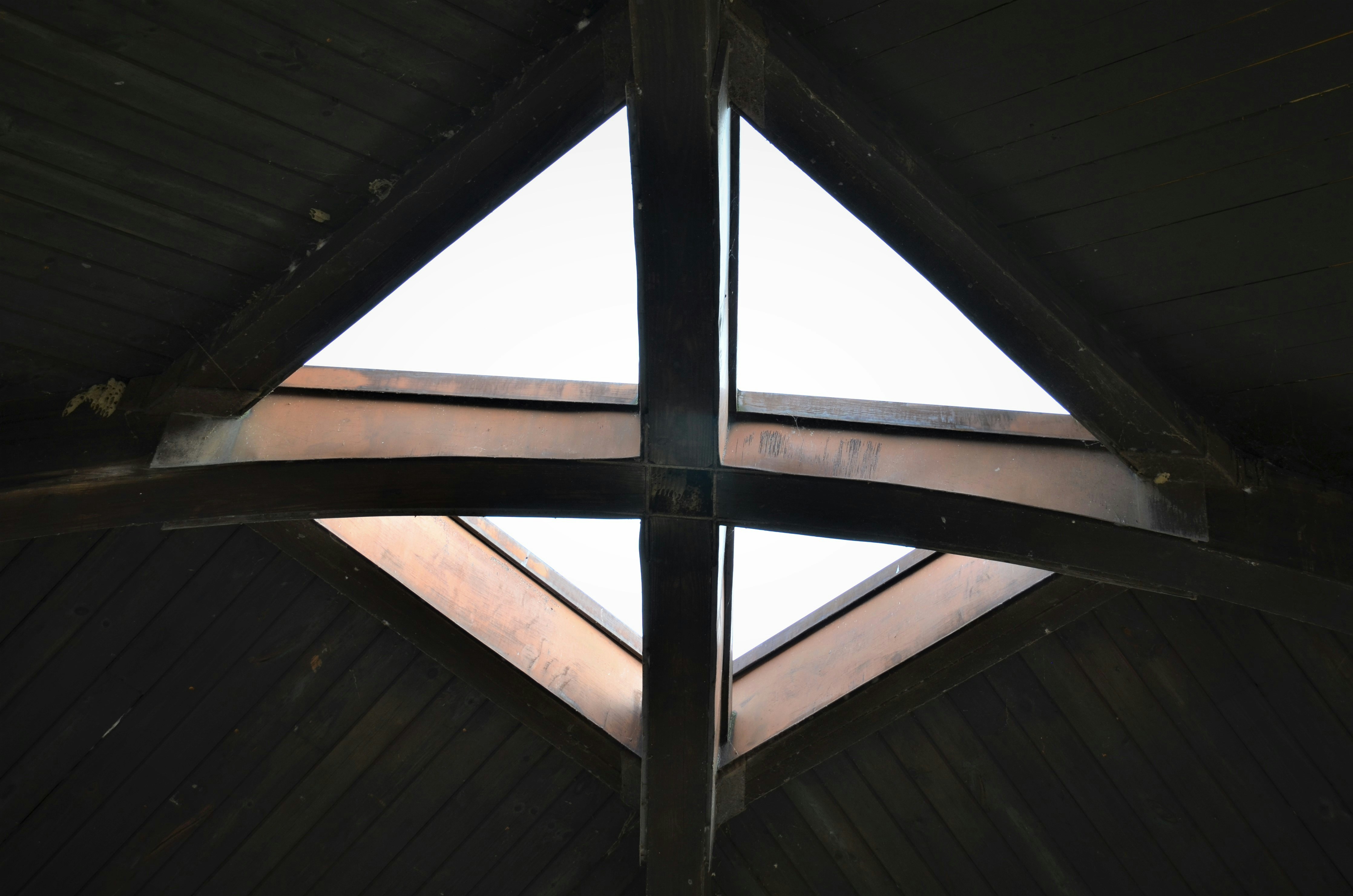 black and white bed linen