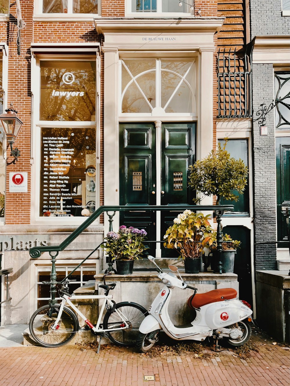 a scooter is parked in front of a building