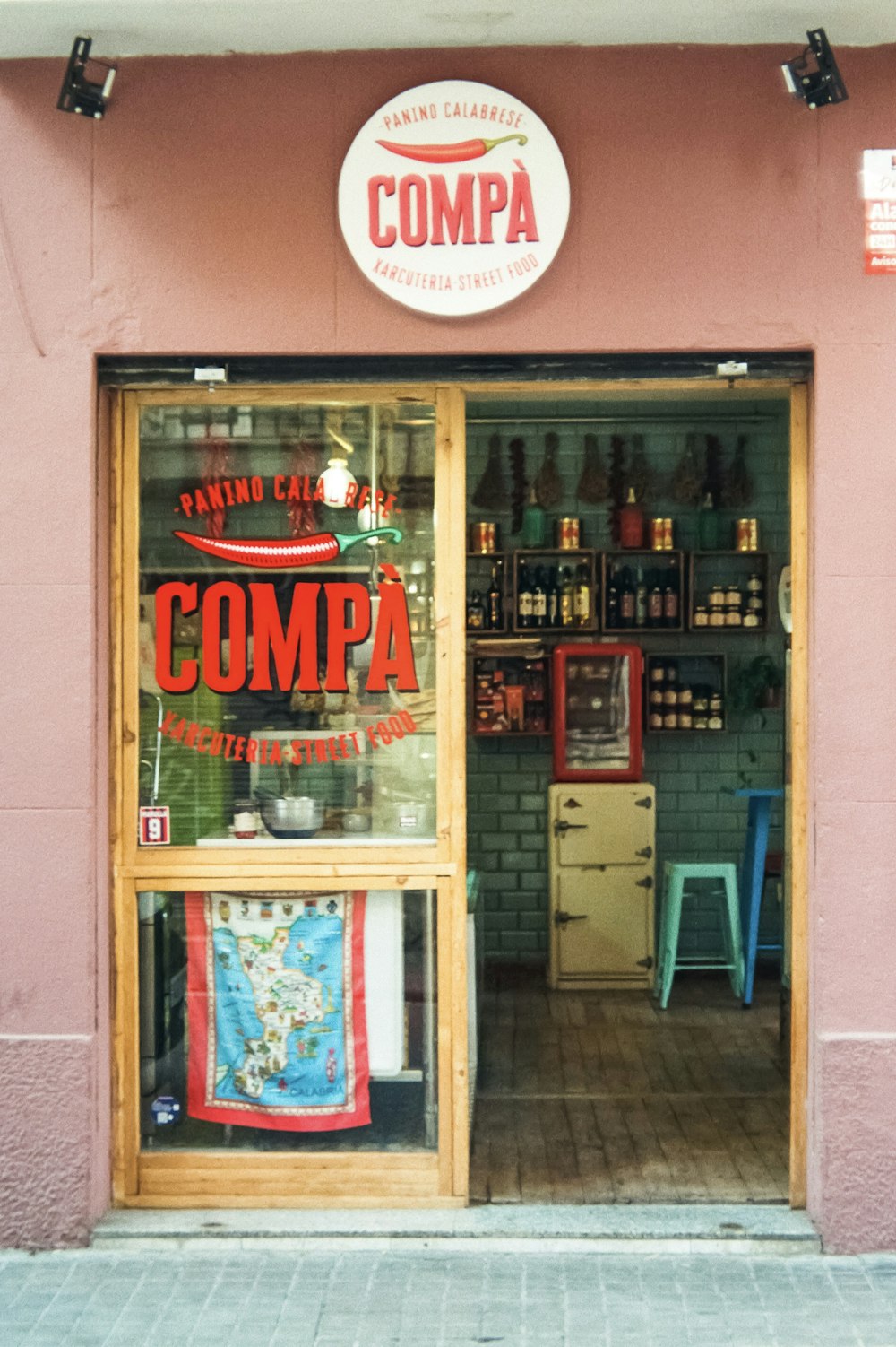 a store front with a sign that says compa