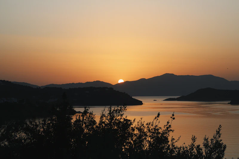 Best Romantic Dinner Spots in Skiathos for a Night to Remember