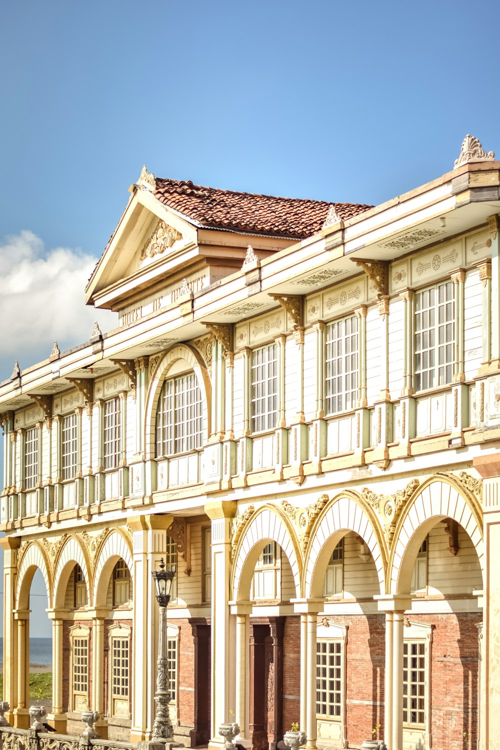 a large building with arches and arches around it