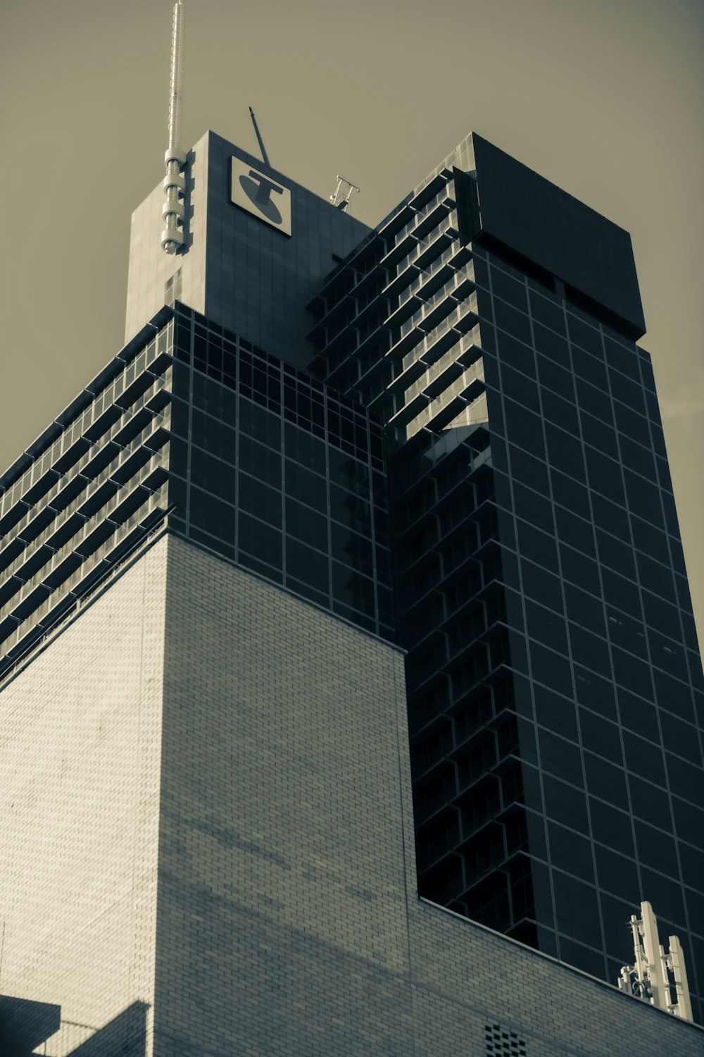 a black and white photo of a tall building