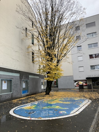 A map of Ostholstein with marked locations of fruit trees participating in the gelbes band initiative.