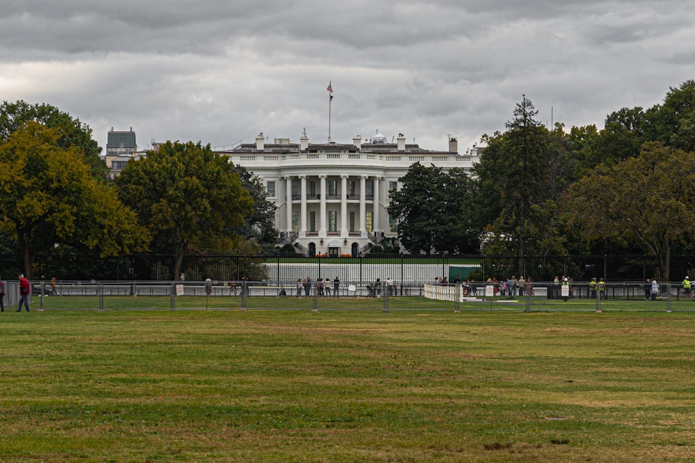 a view of the white house from across the field