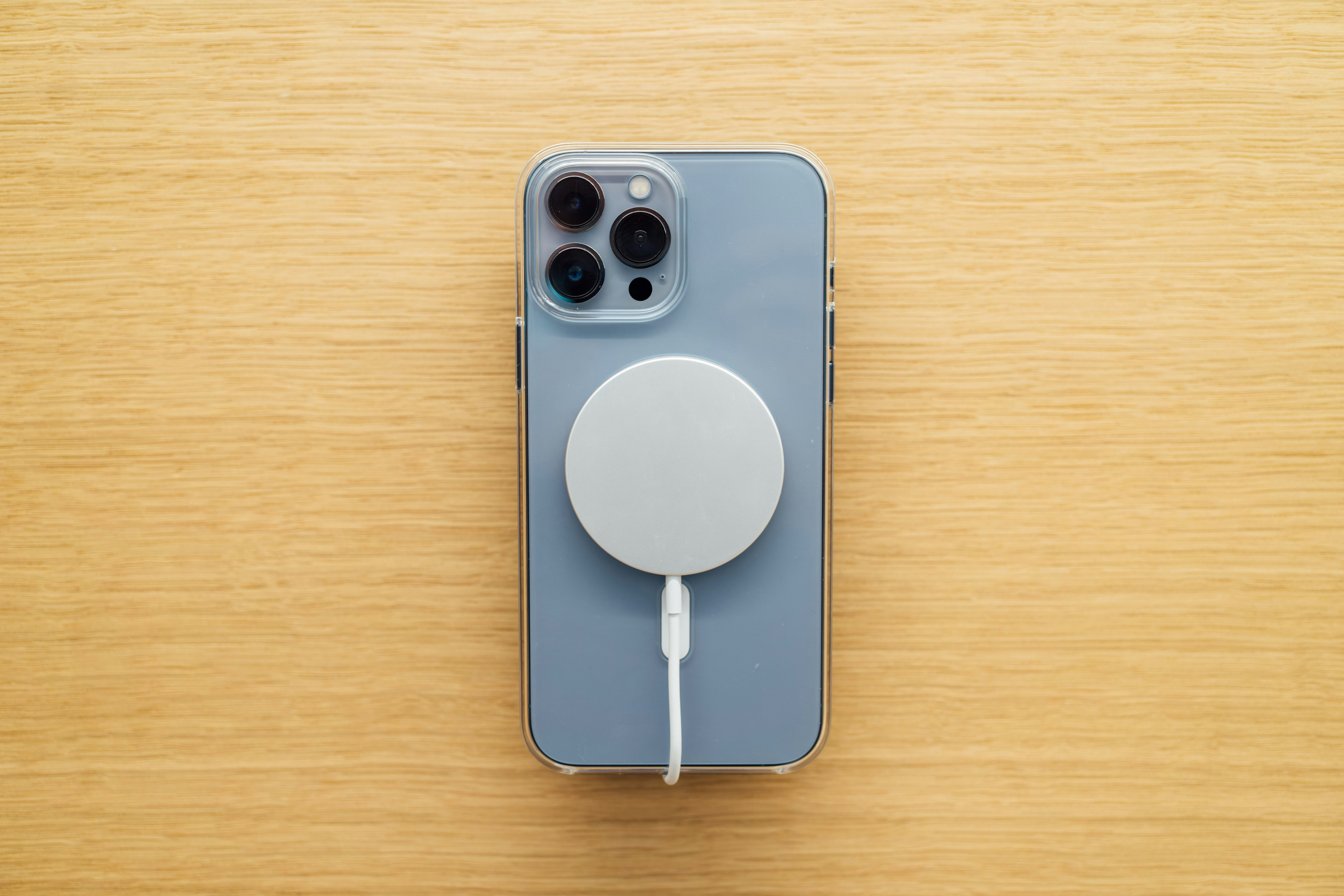 How to Generate beth riesgraf nude with AI