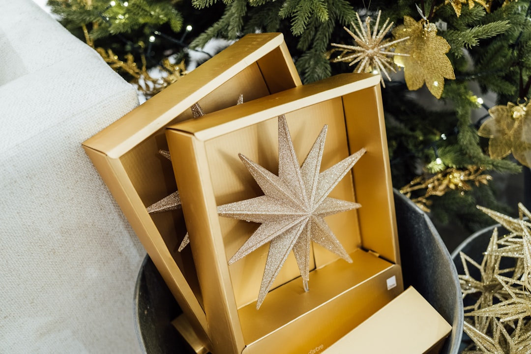 a box that has a star inside of it,