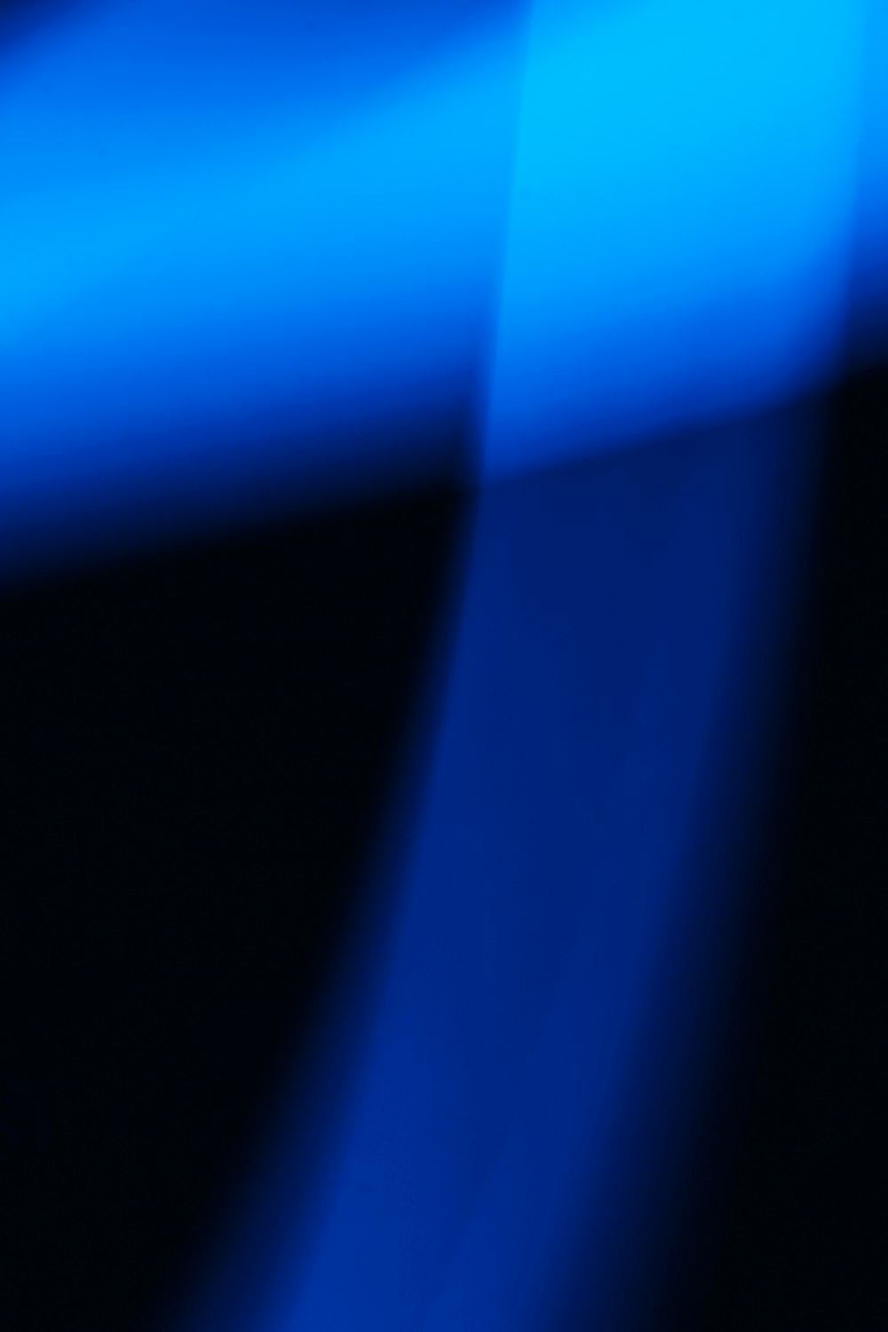 a blurry image of a blue and black background