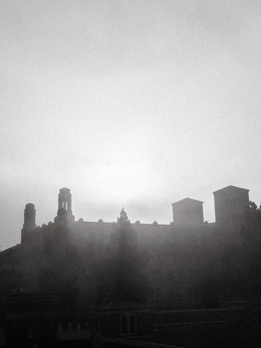 a black and white photo of a city skyline