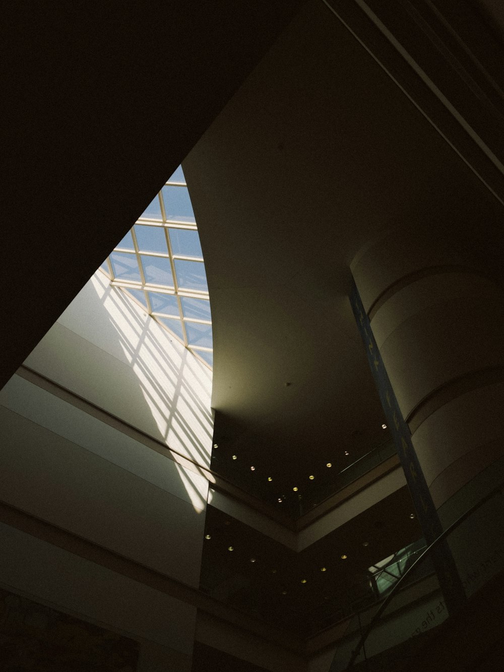 a view of the ceiling of a large building