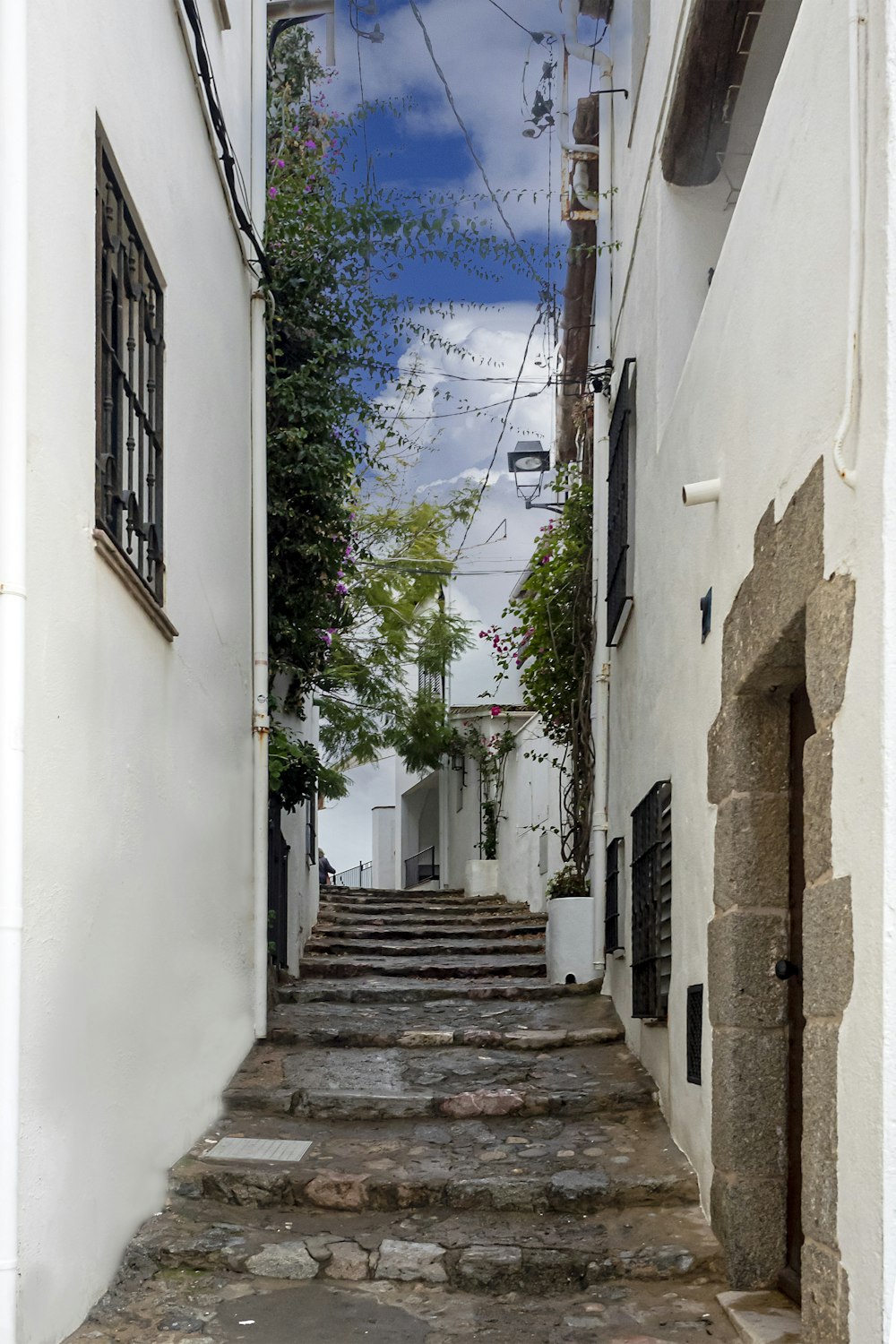 a narrow alleyway with stone steps leading up to a building