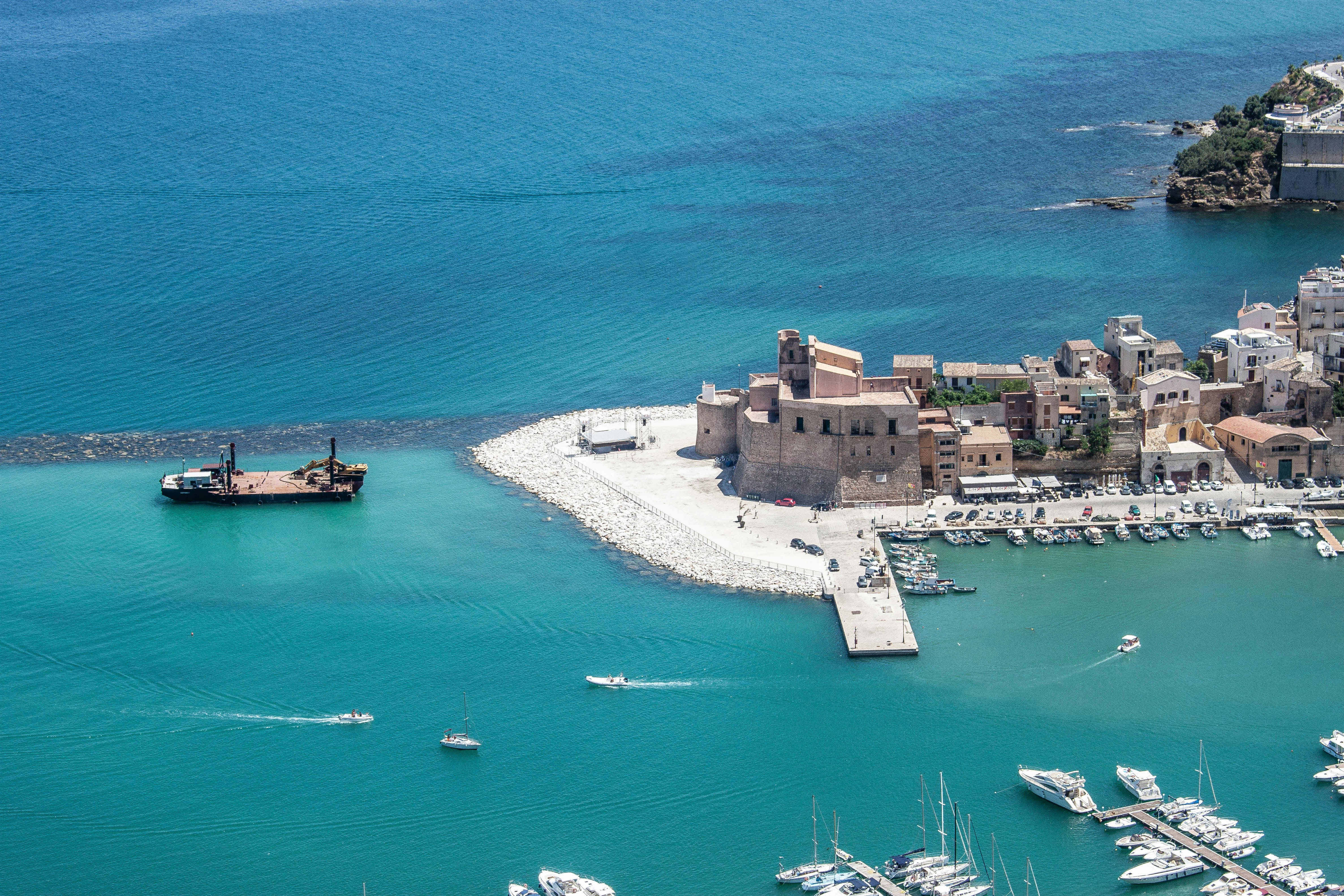 Photo by kamillaisalieva