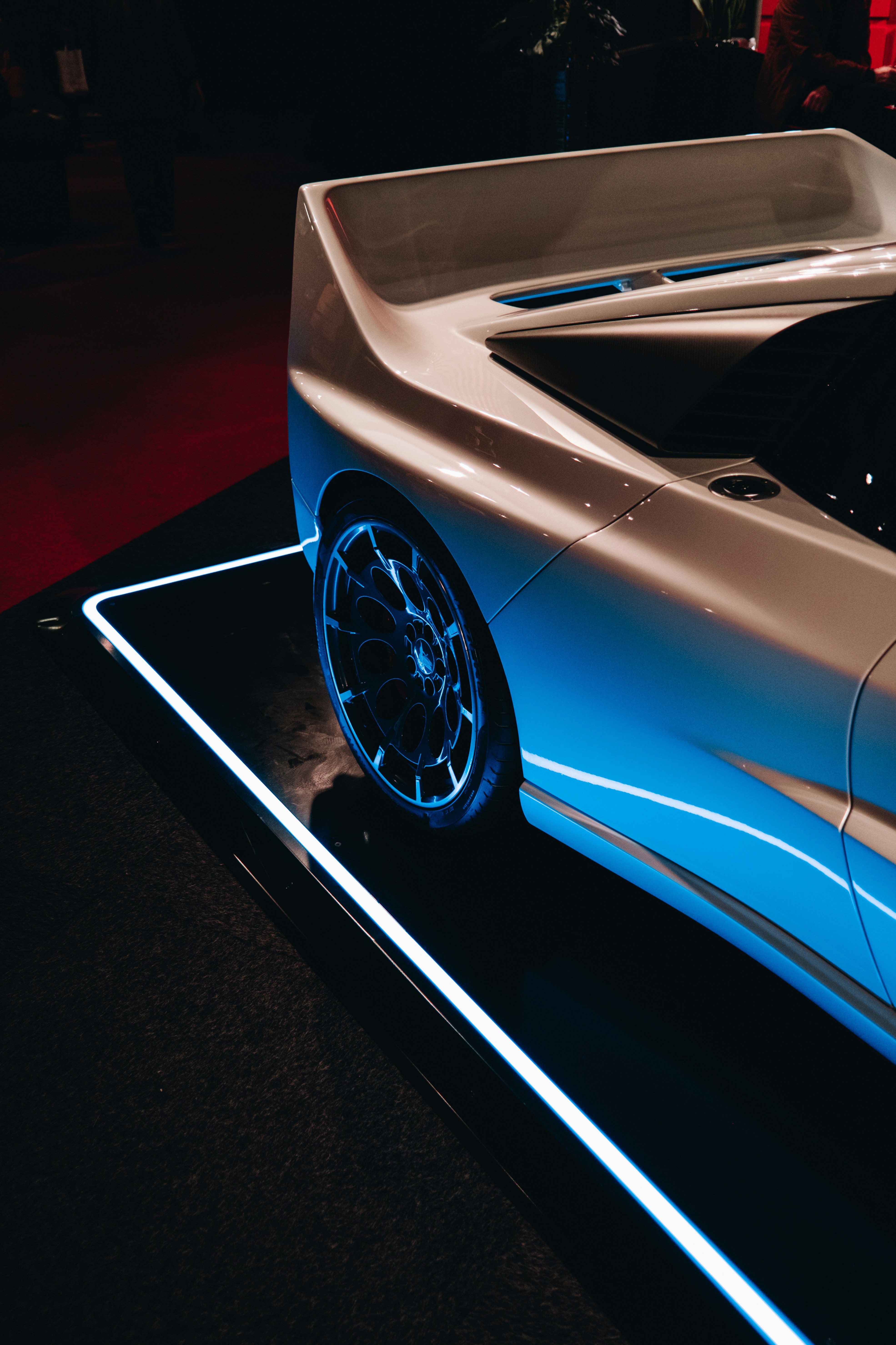 Photo by lorenzohamers