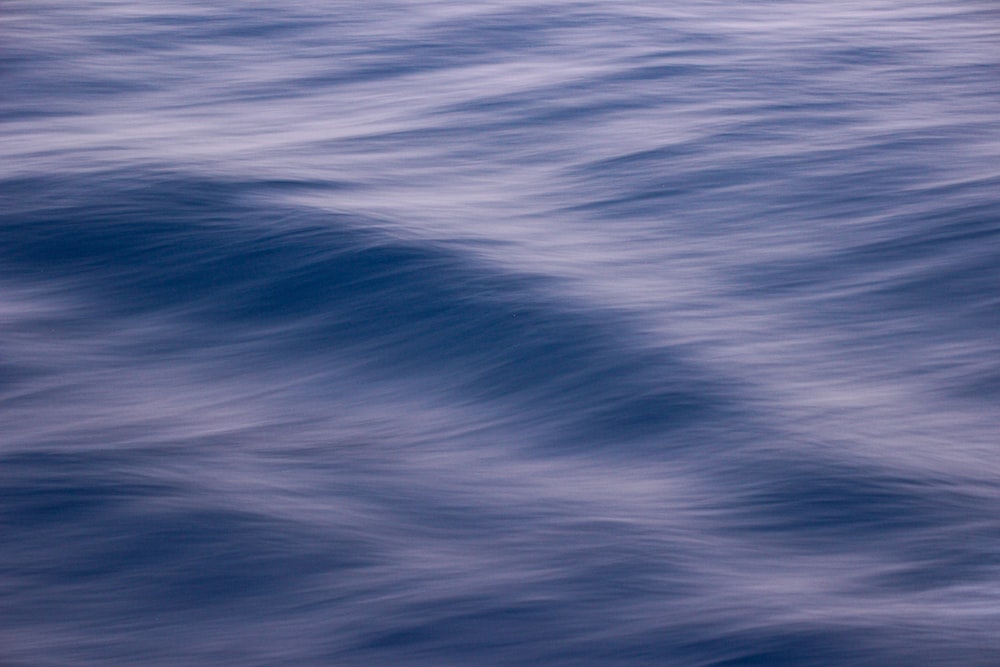 a blurry photo of a body of water