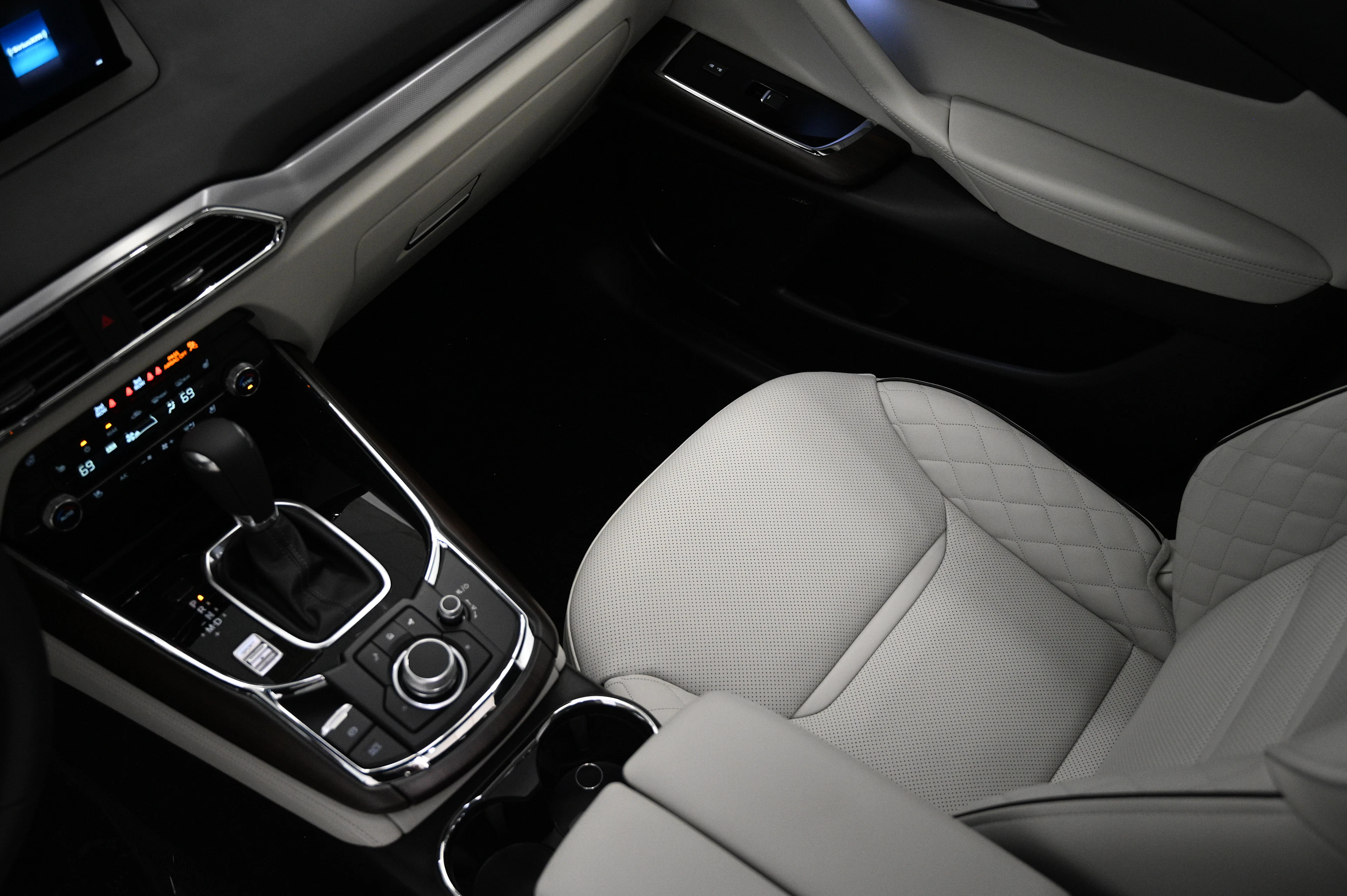 Chevrolet Suburban — interior detail
