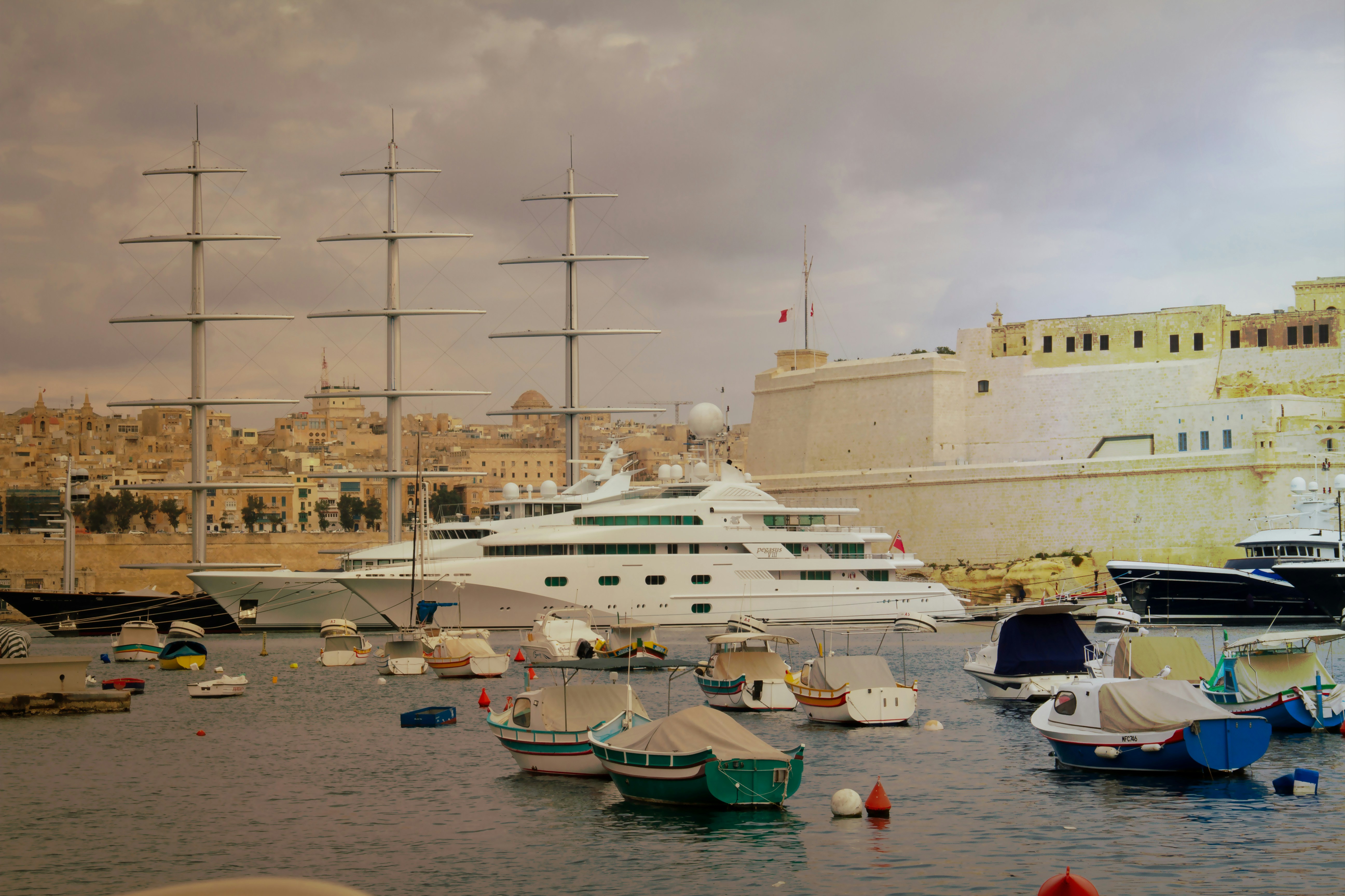 Sliema and St. Julian's Guide: Shopping, Restaurants and Nightlife
