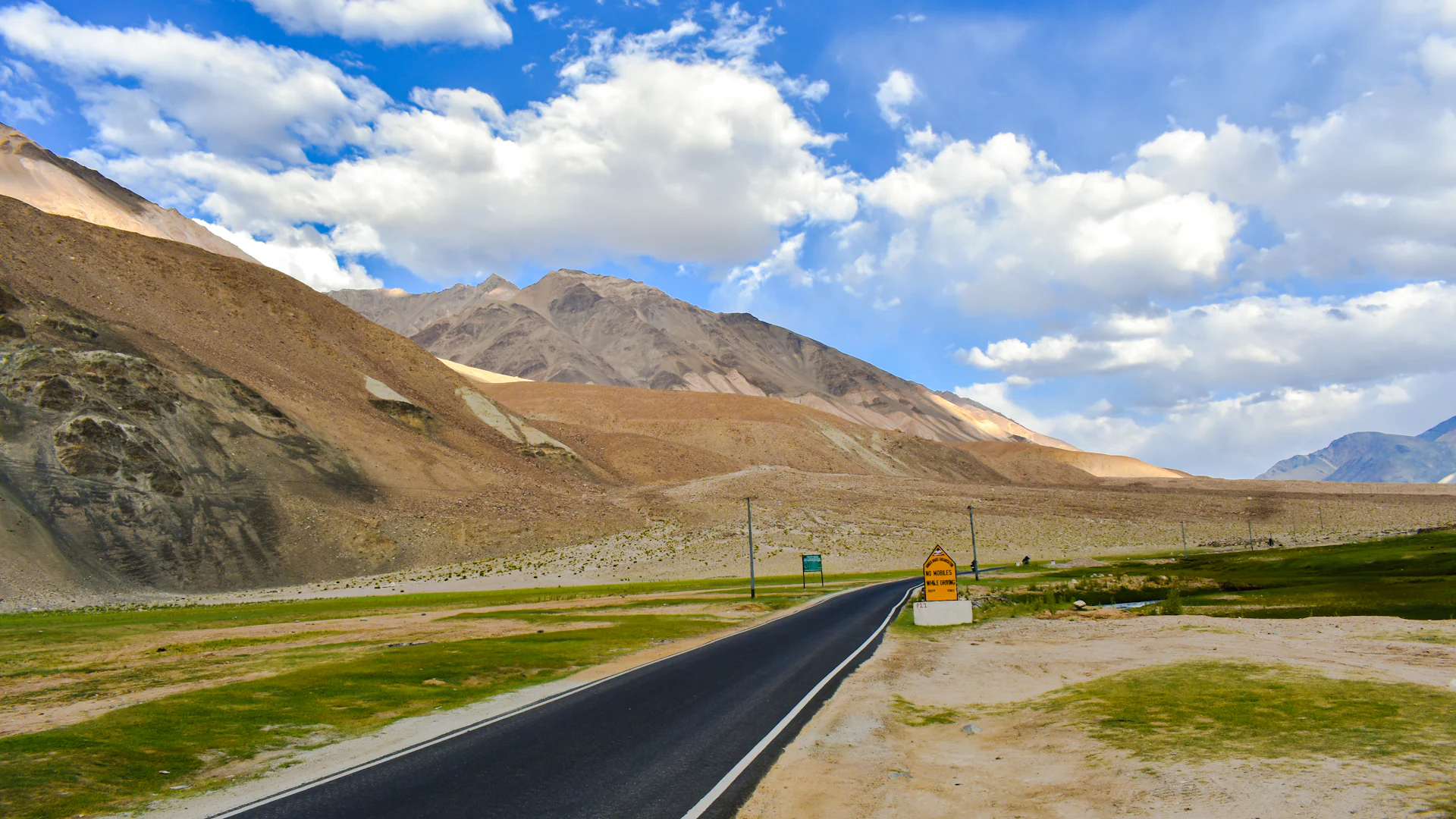 Open highway across a high Ladakh plateau