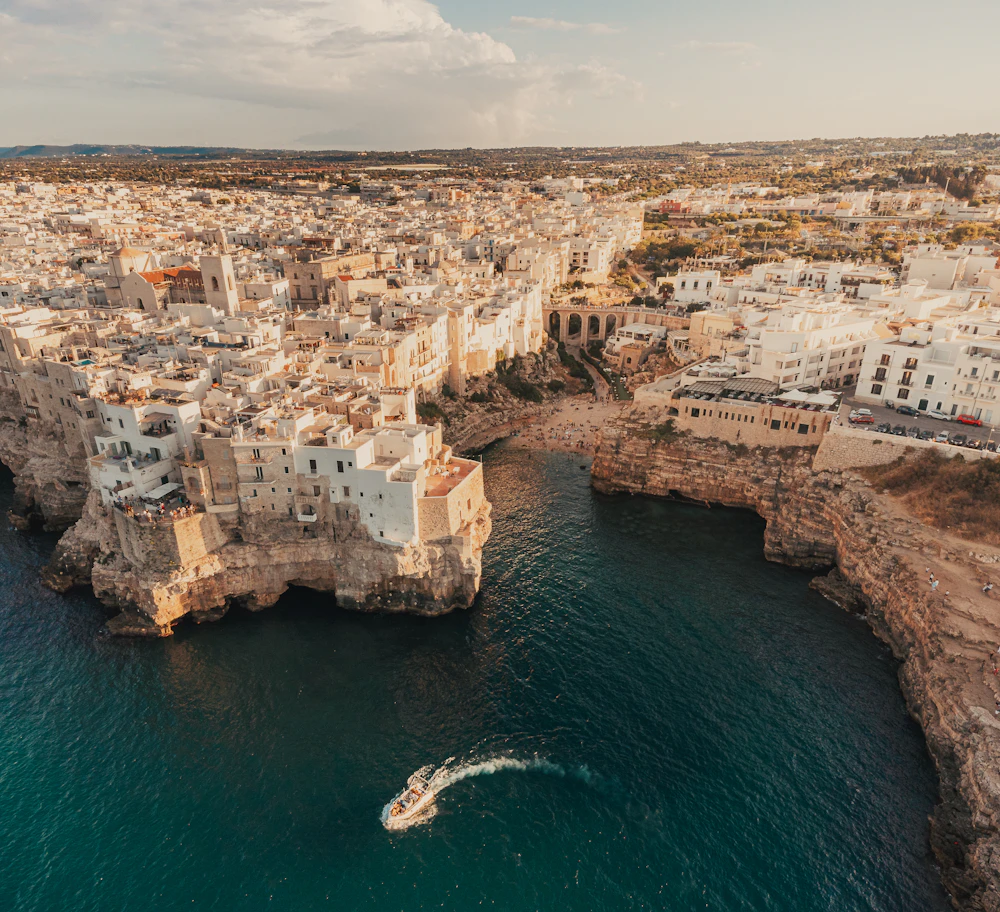 Centro storico di Polignano a Mare al tramonto