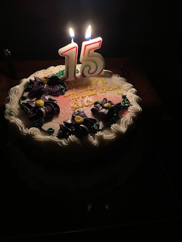 A beautifully decorated cake for a 15th birthday celebration.