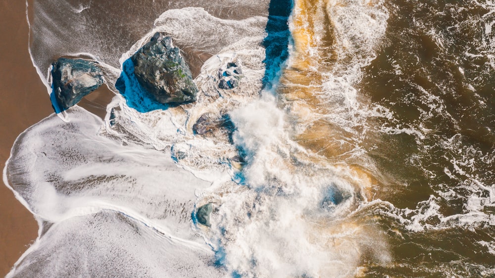 Una vista aérea de un cuerpo de agua