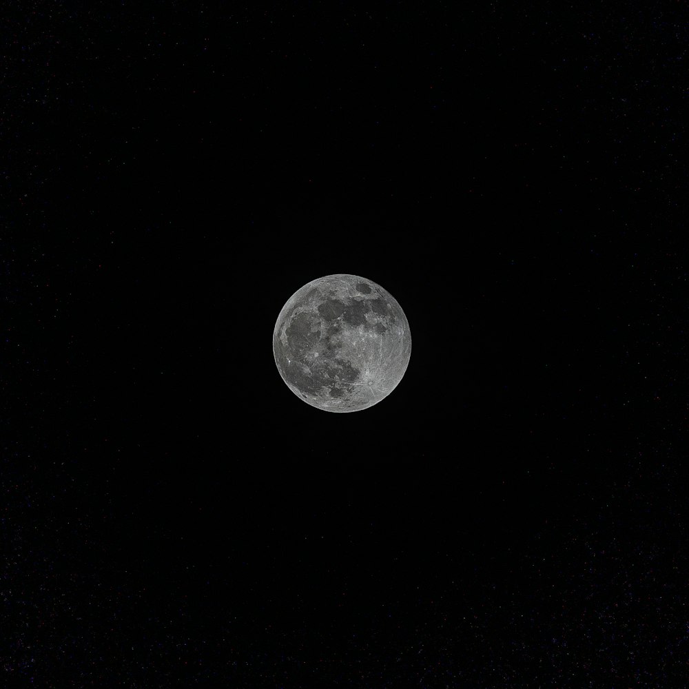 月と雲のグレースケール写真の写真 Unsplashで見つける台北の無料写真