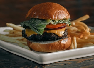 The Perfect cheeseburger 🍔 1/2 (IG: @clay.banks)