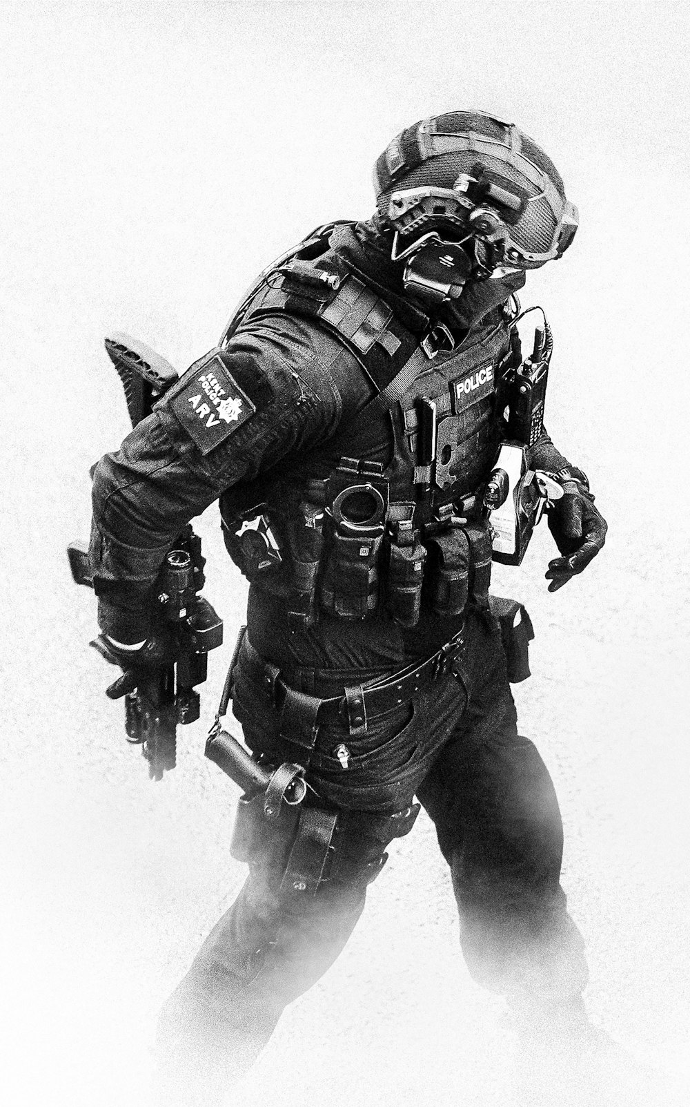 une photo en noir et blanc d’un homme en uniforme militaire