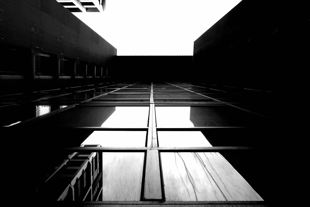 a black and white photo of a building