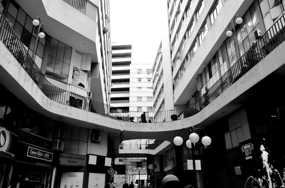 a black and white photo of a city street