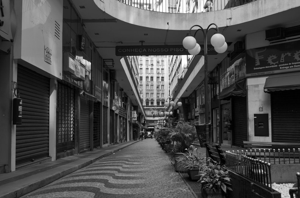 a black and white photo of a city street