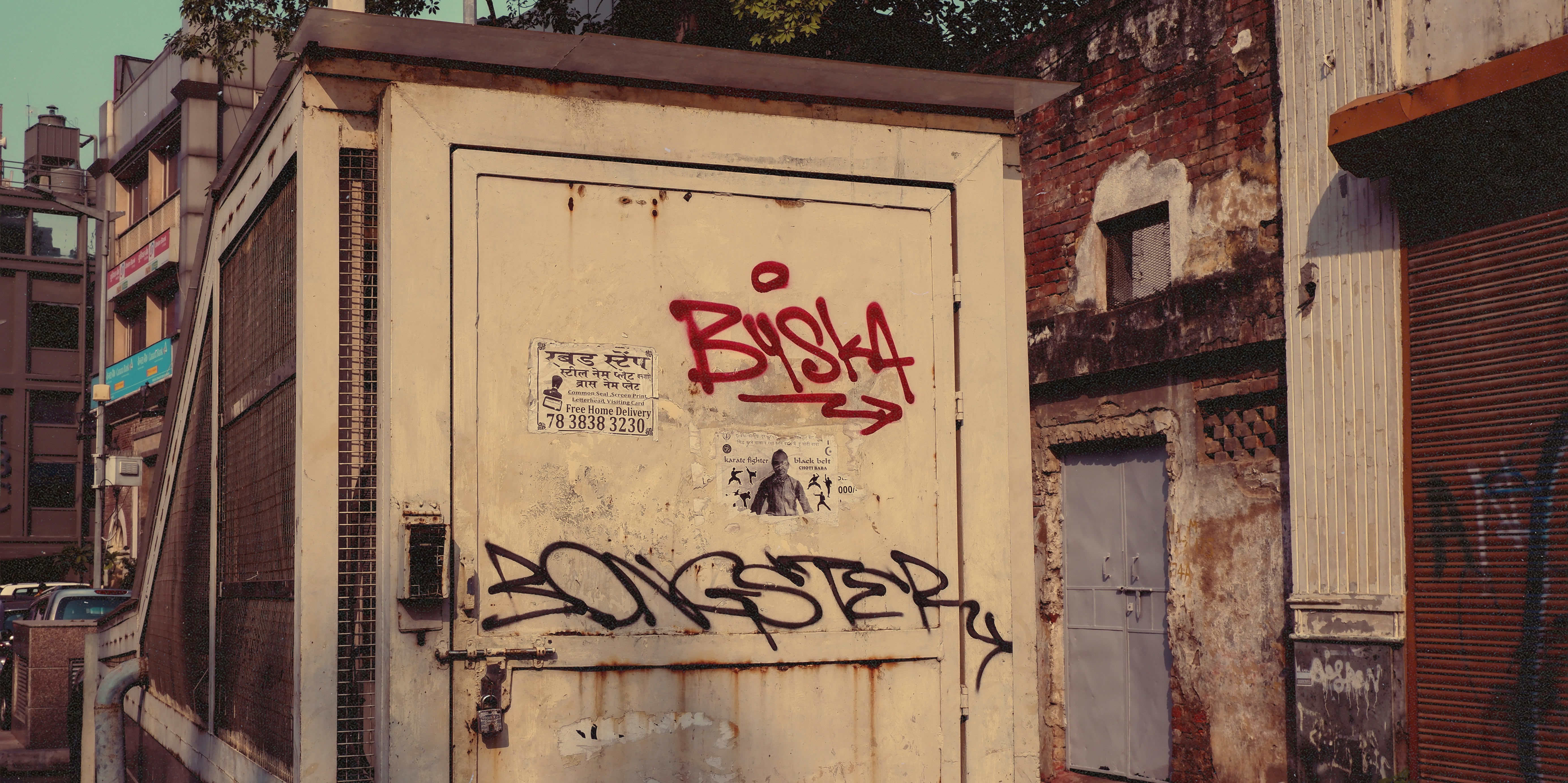 a run down building with graffiti on it