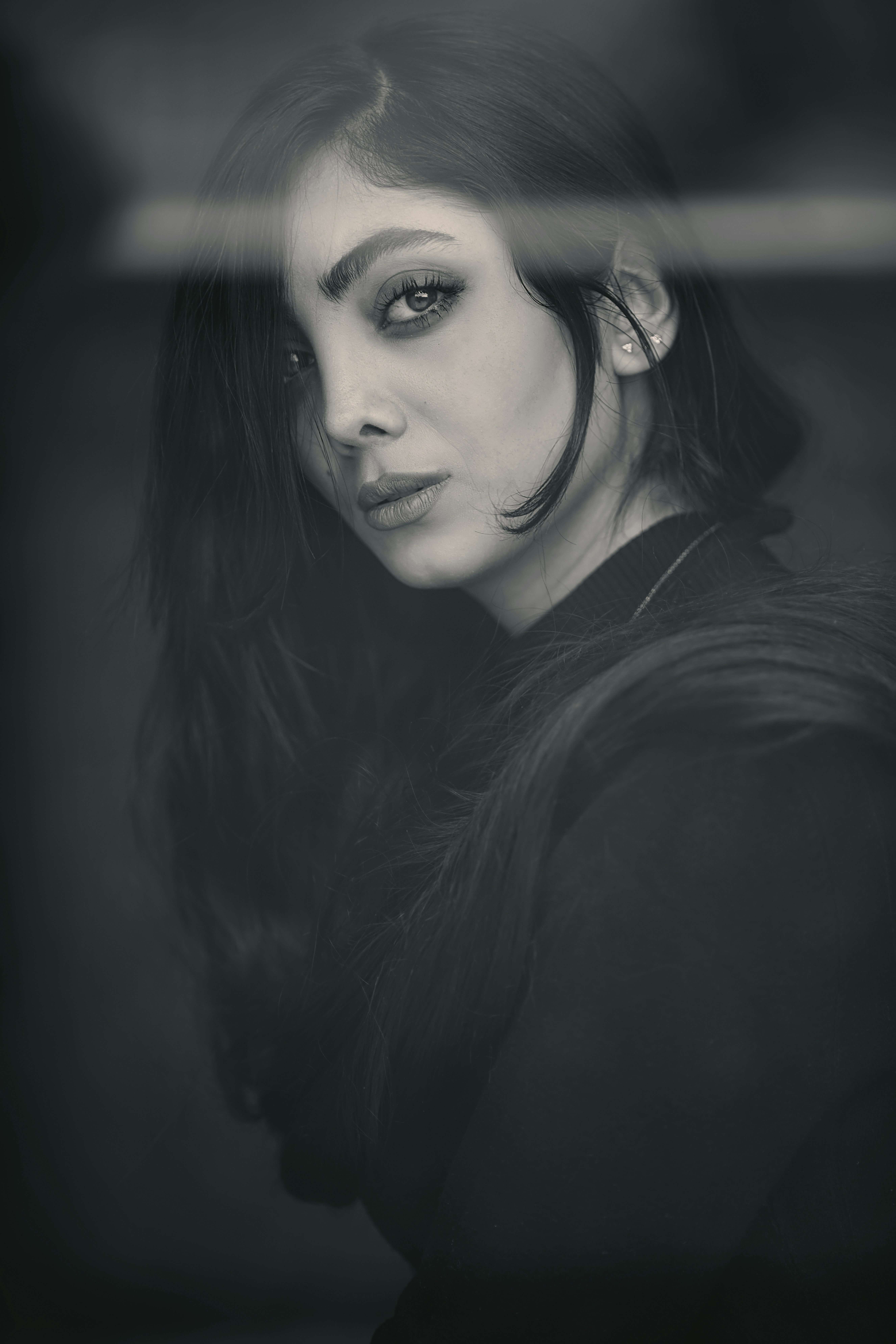 女性の白黒写真