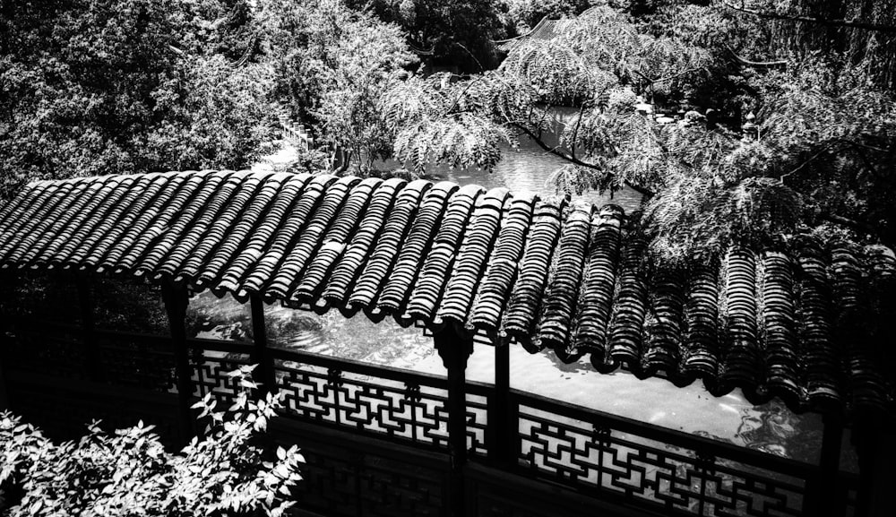 a black and white photo of a roof