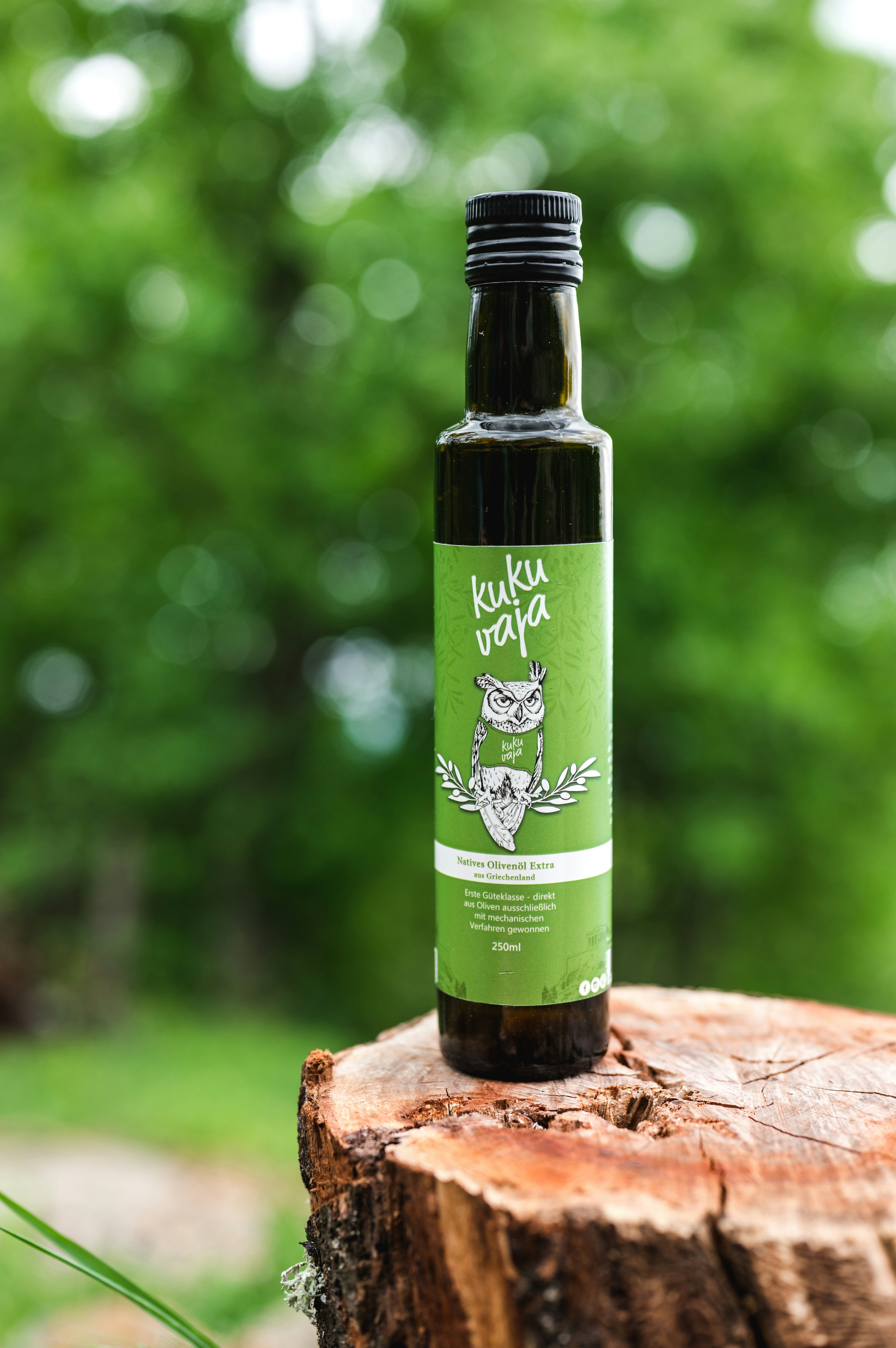 olive oil bottle, wallpaper, Extra Virgin Olive Oil: Manfaat, Cara Memilih, dan Penggunaan 4