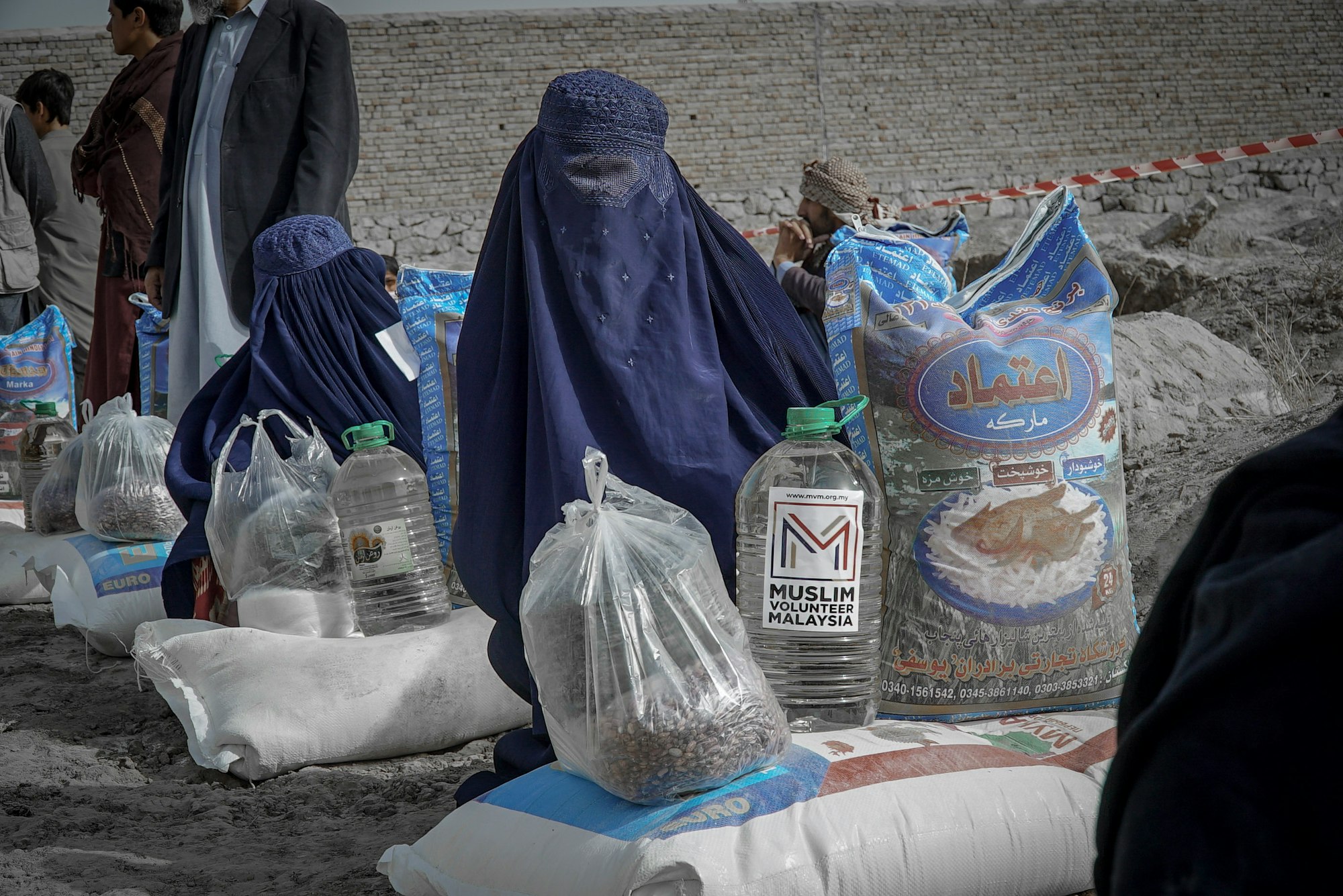 重新戴上的面罩：塔利班正蚕食阿富汗女性权利