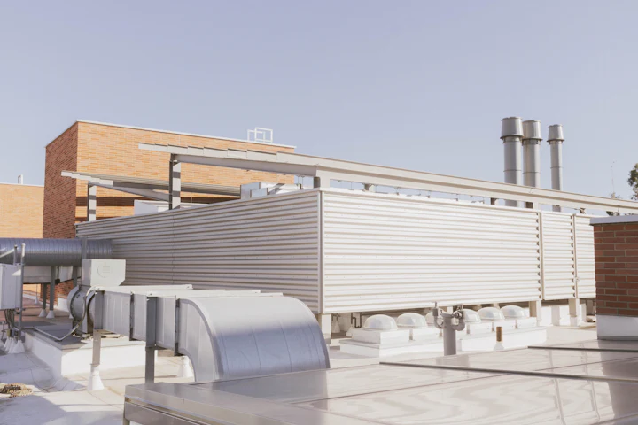 Rooftop air handling unit with connected supply and return ductwork