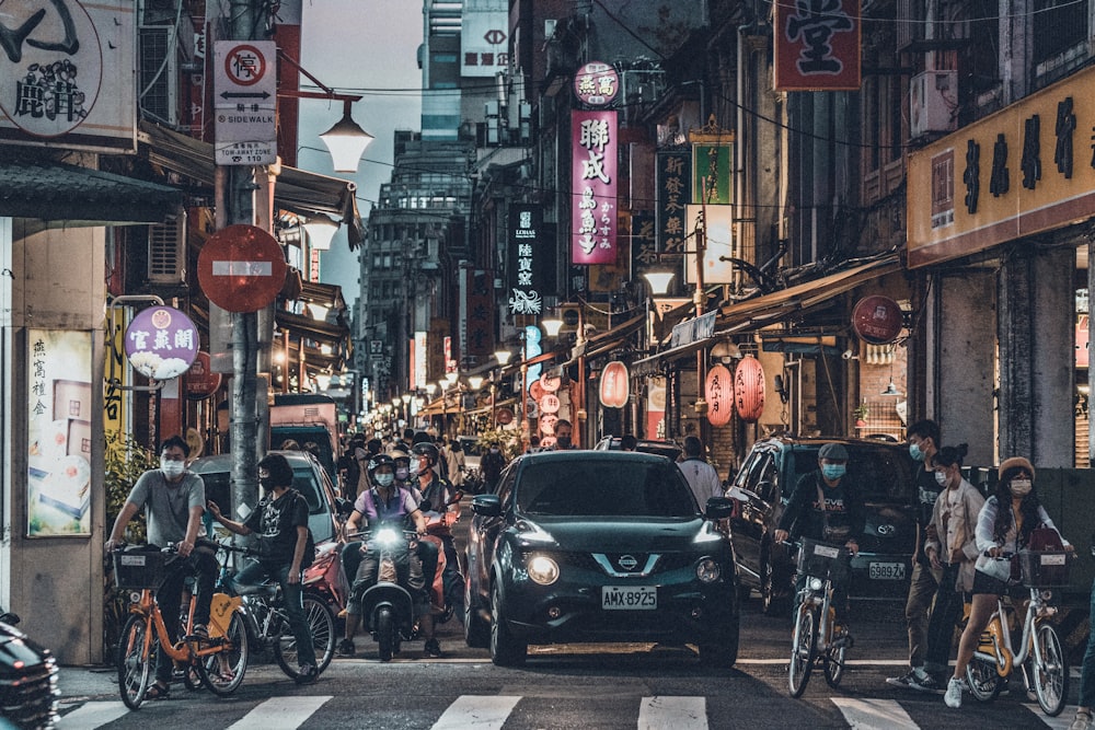 a city street filled with lots of traffic