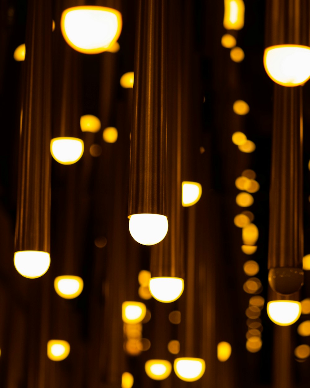 a bunch of lights that are hanging from a ceiling