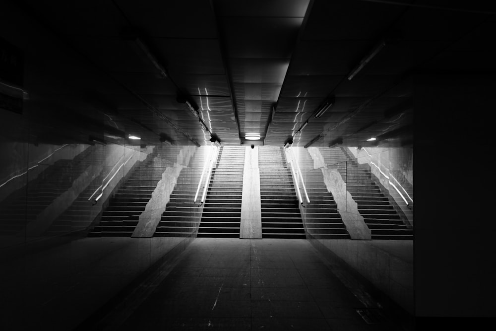 a black and white photo of some stairs