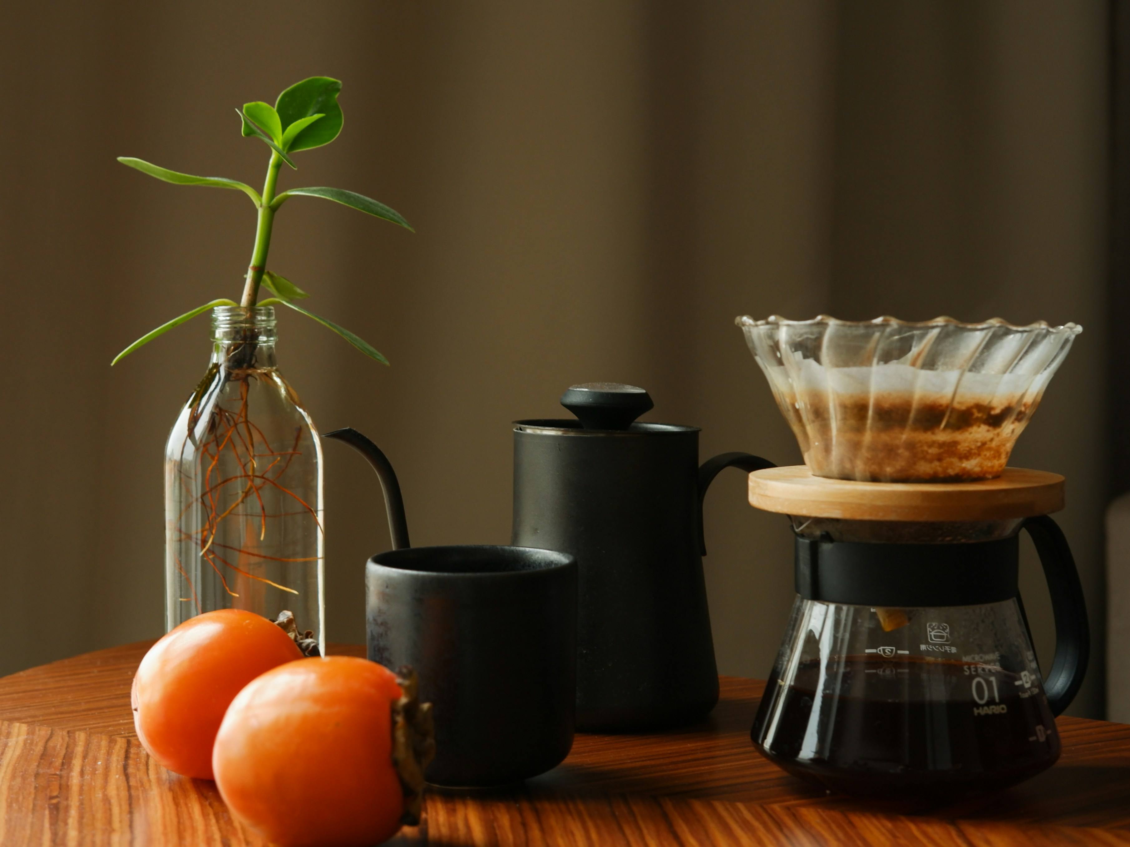 Fresh practical tips for Smart Living Tips this week – a wooden table topped with two oranges and a coffee pot