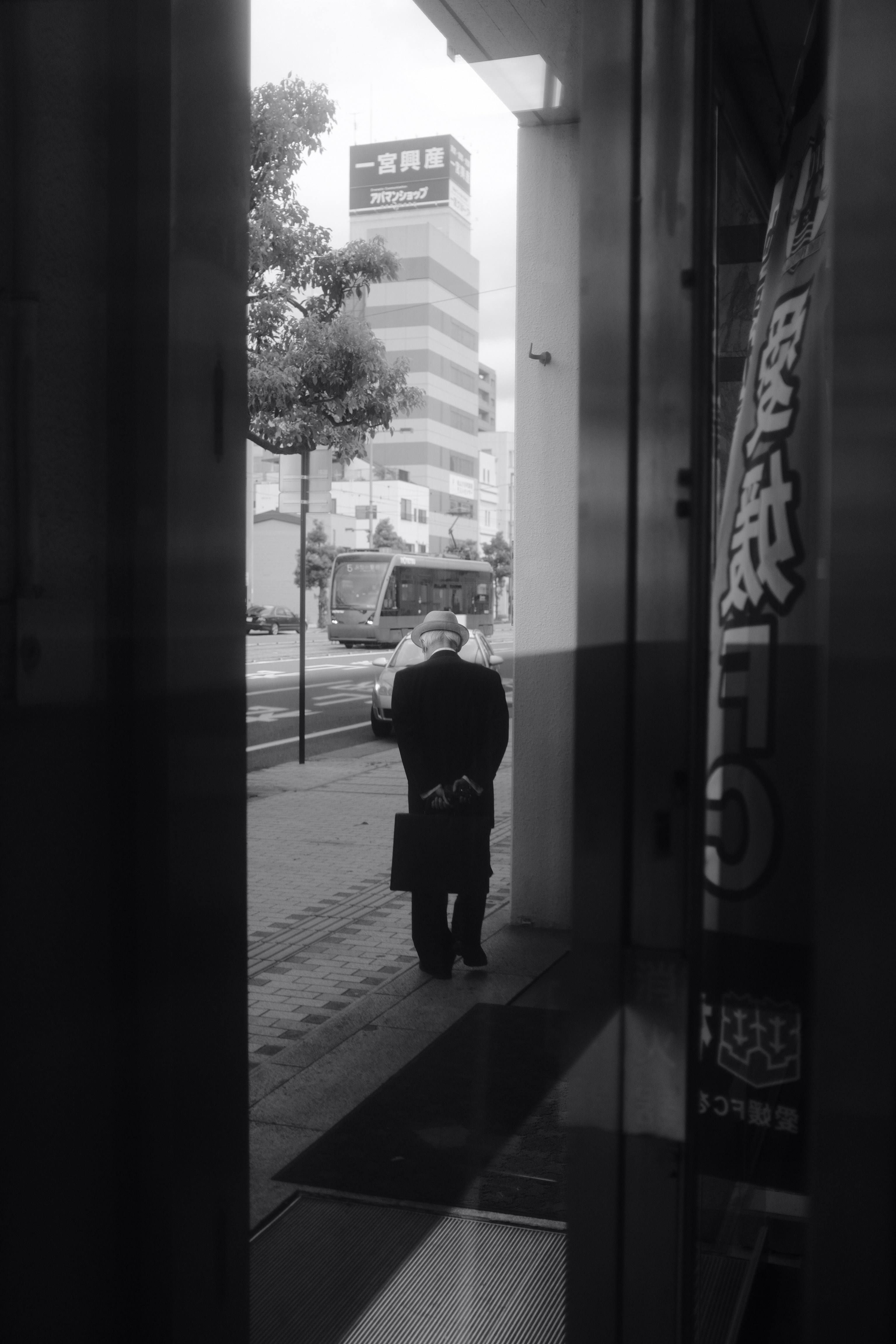 photo-1637125691938-6356d0f807ce?ixid=M3wxMjA3fDB8MXxzZWFyY2h8MTl8fCVFNyVBNCVCRSVFNCVCQyU5QSVFNCVCQSVCQSVFMyU4MiVCNSVFMyU4MyVCQyVFMyU4MiVBRiVFMyU4MyVBQiUyMCVFNSVBNSU4OCVFOCU4OSVBRiUyMDMwJUU0JUJCJUEzfGVufDB8fHx8MTc0NjM0MDYxM3ww\u0026ixlib=rb-4.0.3