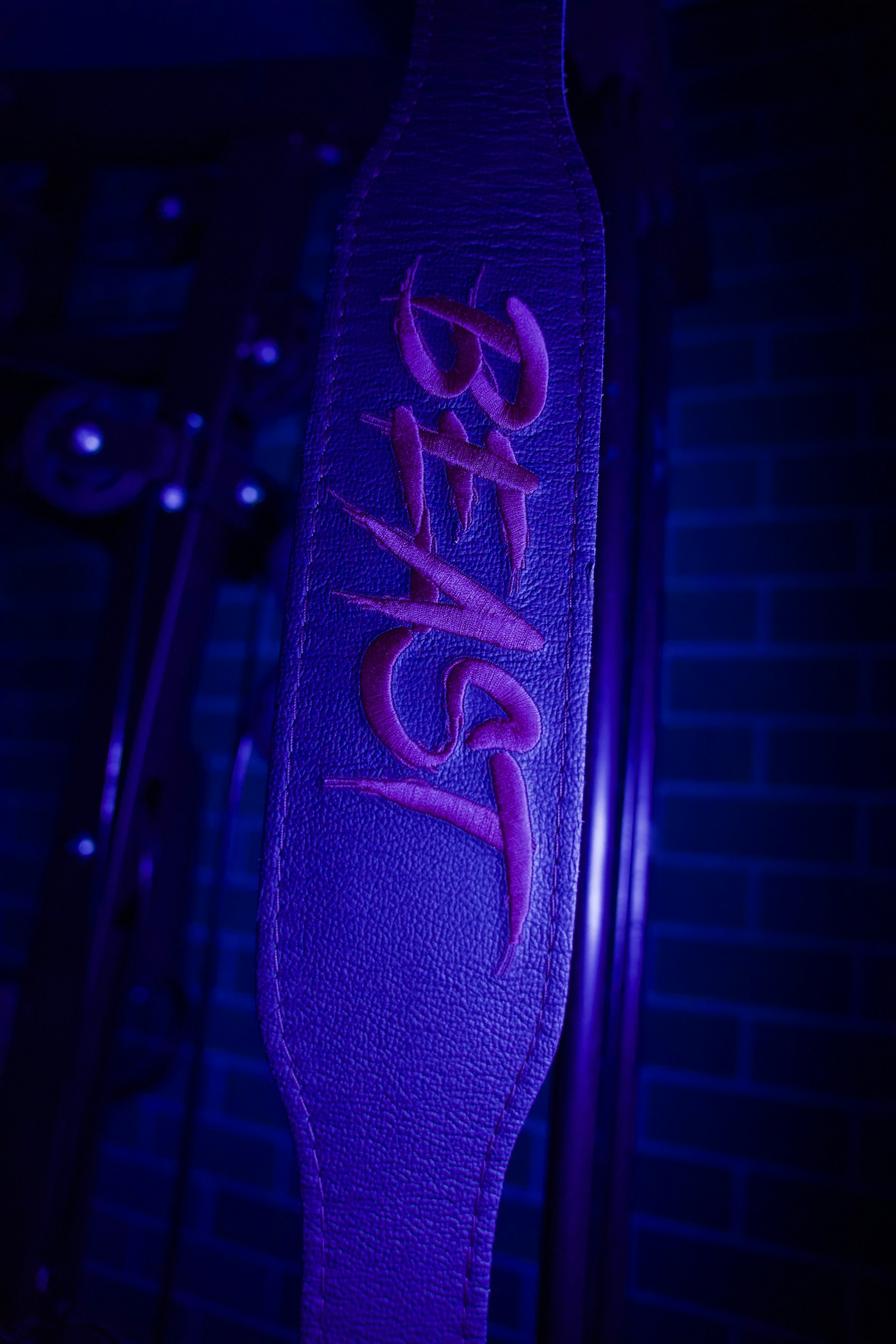 gray computer monitor