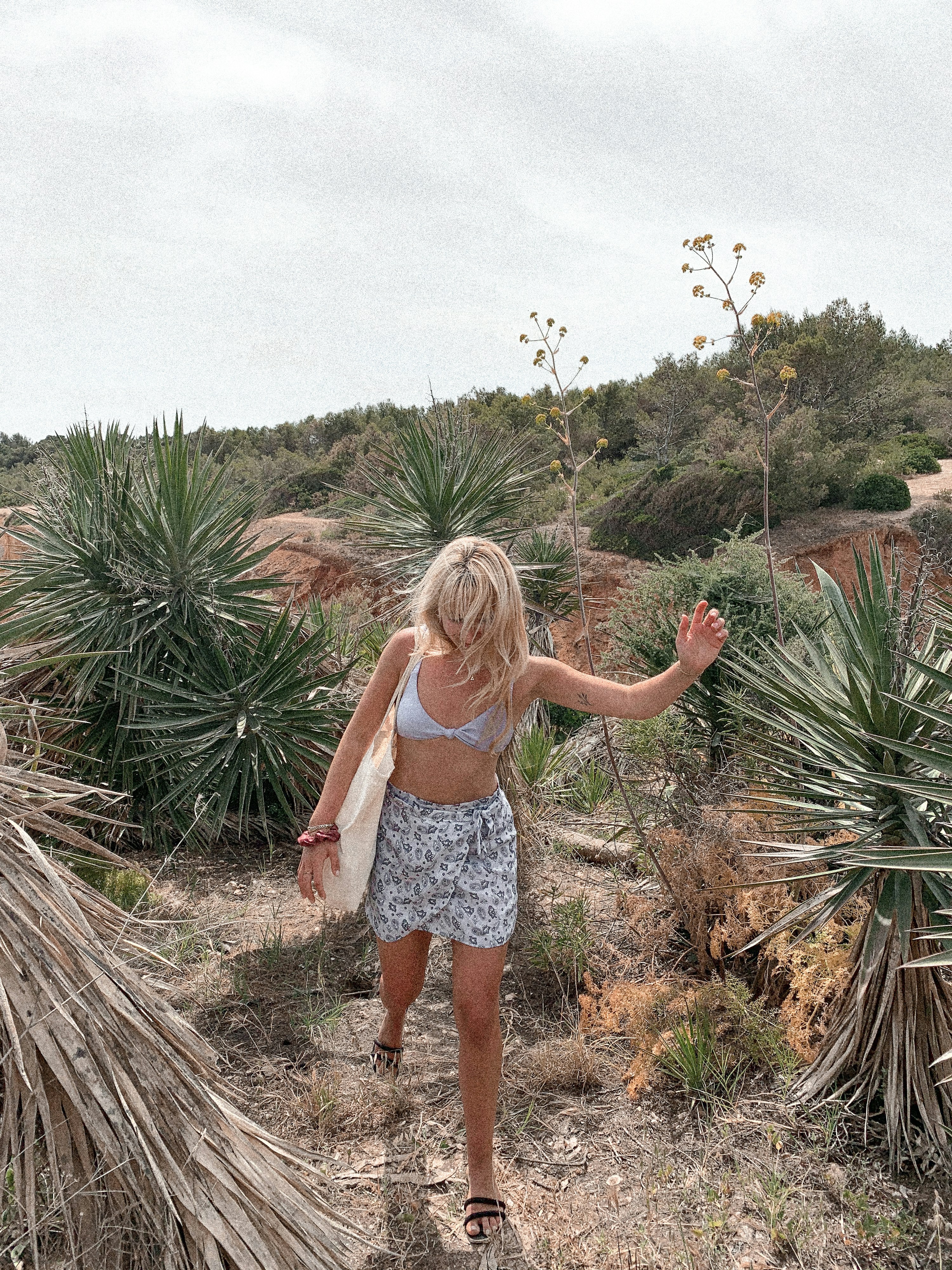 A woman standing in a field with a bunch of plants photo – Free Beach ...