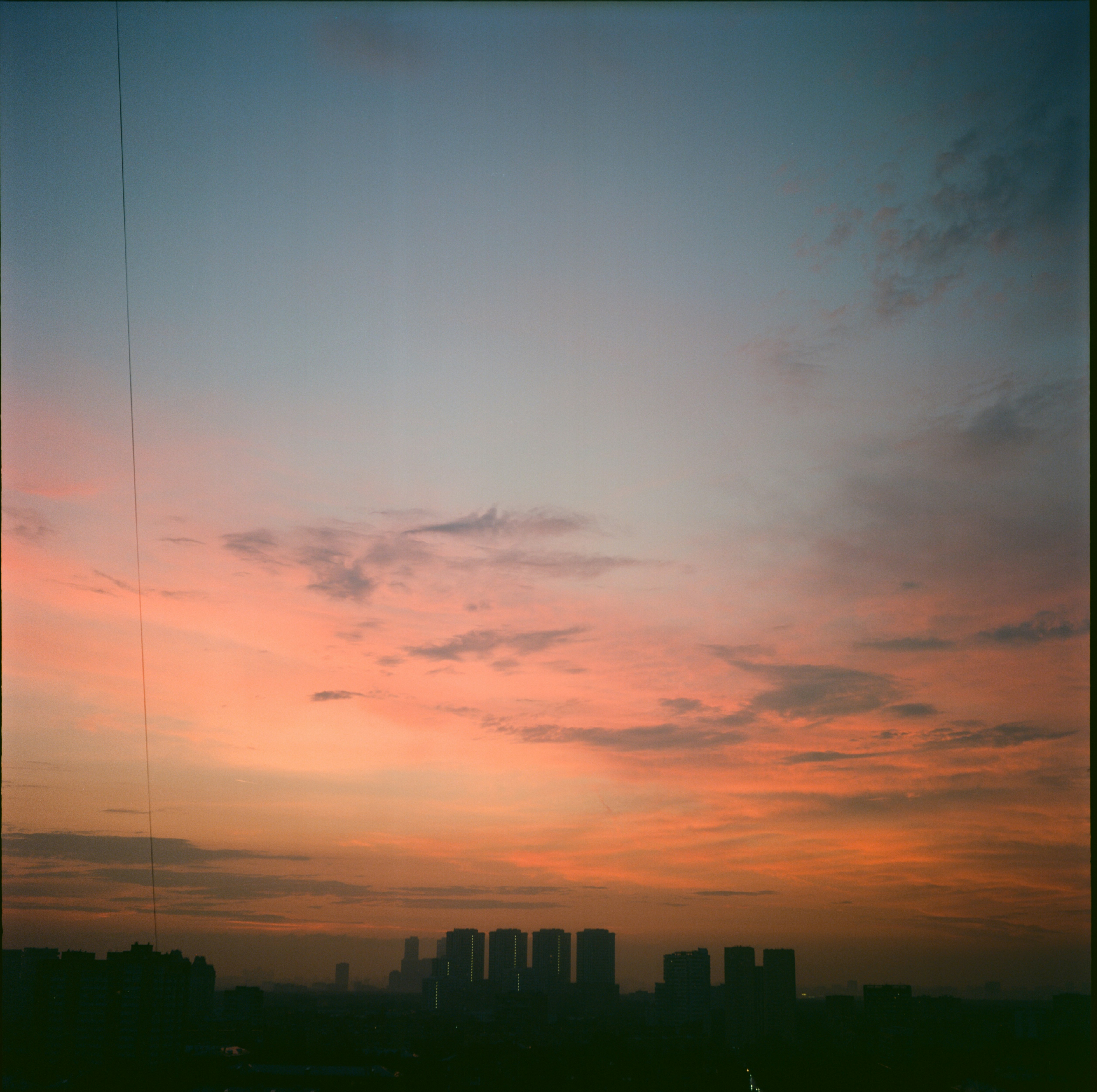 親愛的陌生人 - 我希望被允許成為我自己，

我好想停止在意別人的眼光，

暫停渴望被愛所以討好，

我想要無條件的被接納，

我希望我能是自己。