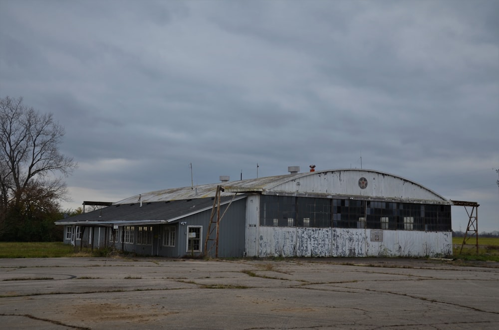 an old run down building in the middle of nowhere