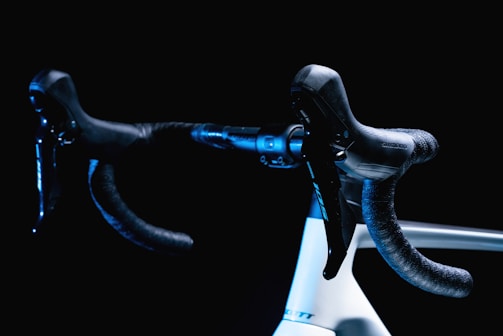 Close-up shot of Trilux X2’s innovative handlebar and control panel.