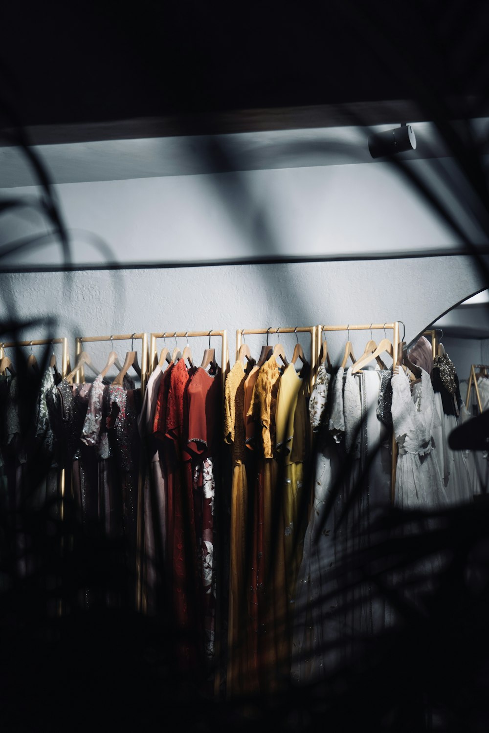 a rack of clothes hanging up in a room