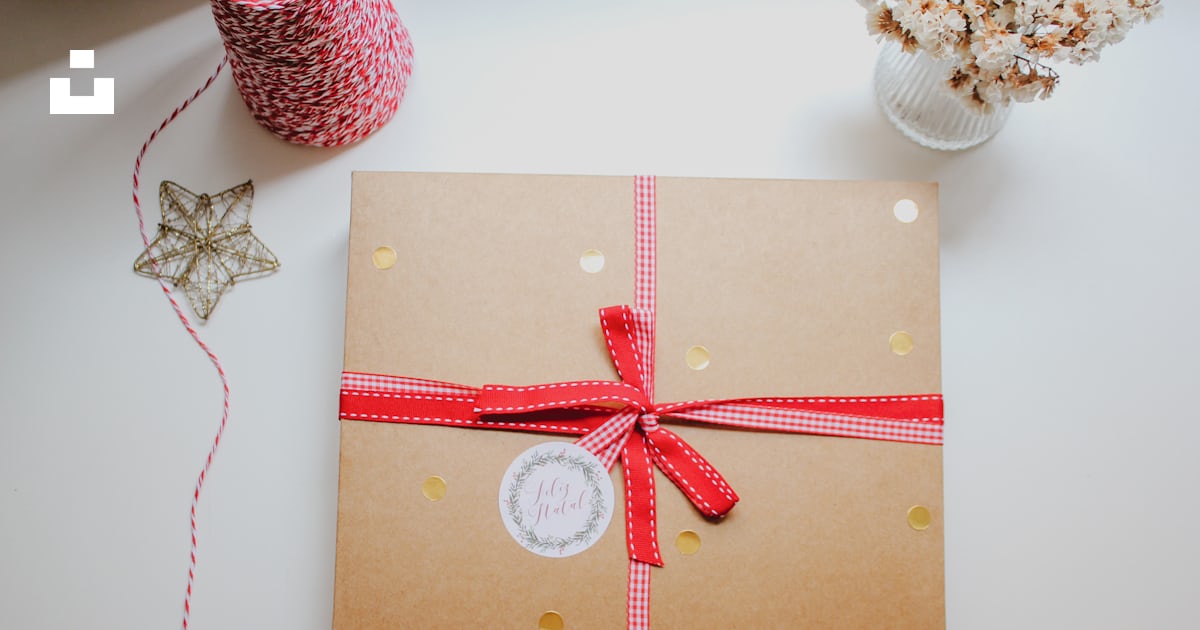 A stack of flyers on a table photo – Free Kraft paper Image on Unsplash