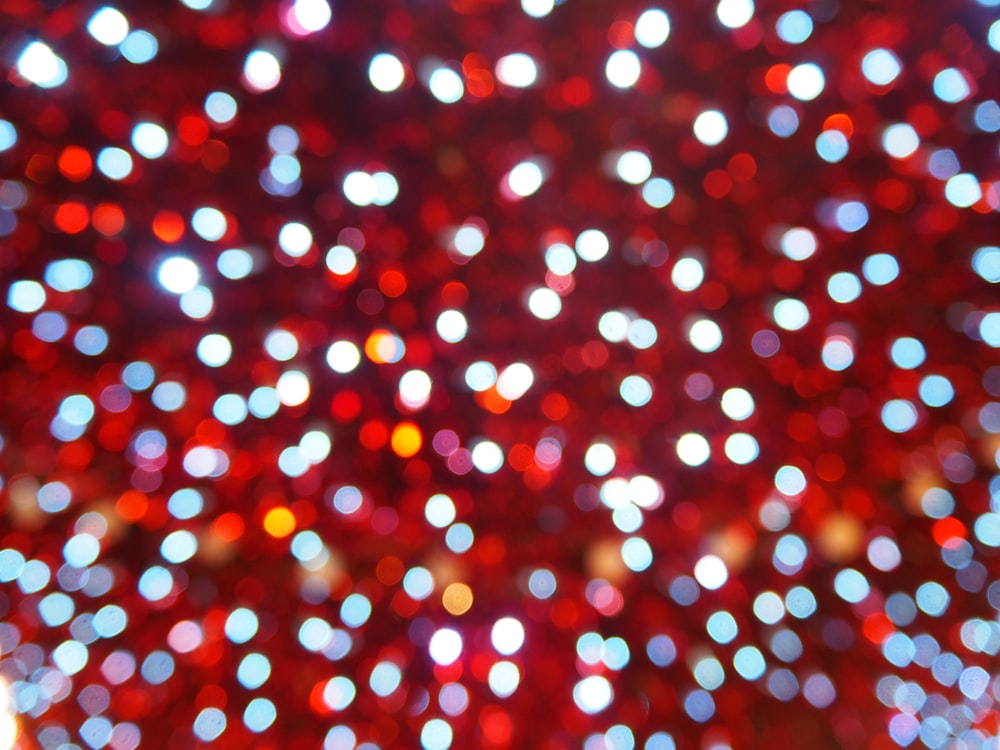 a blurry photo of red and white lights