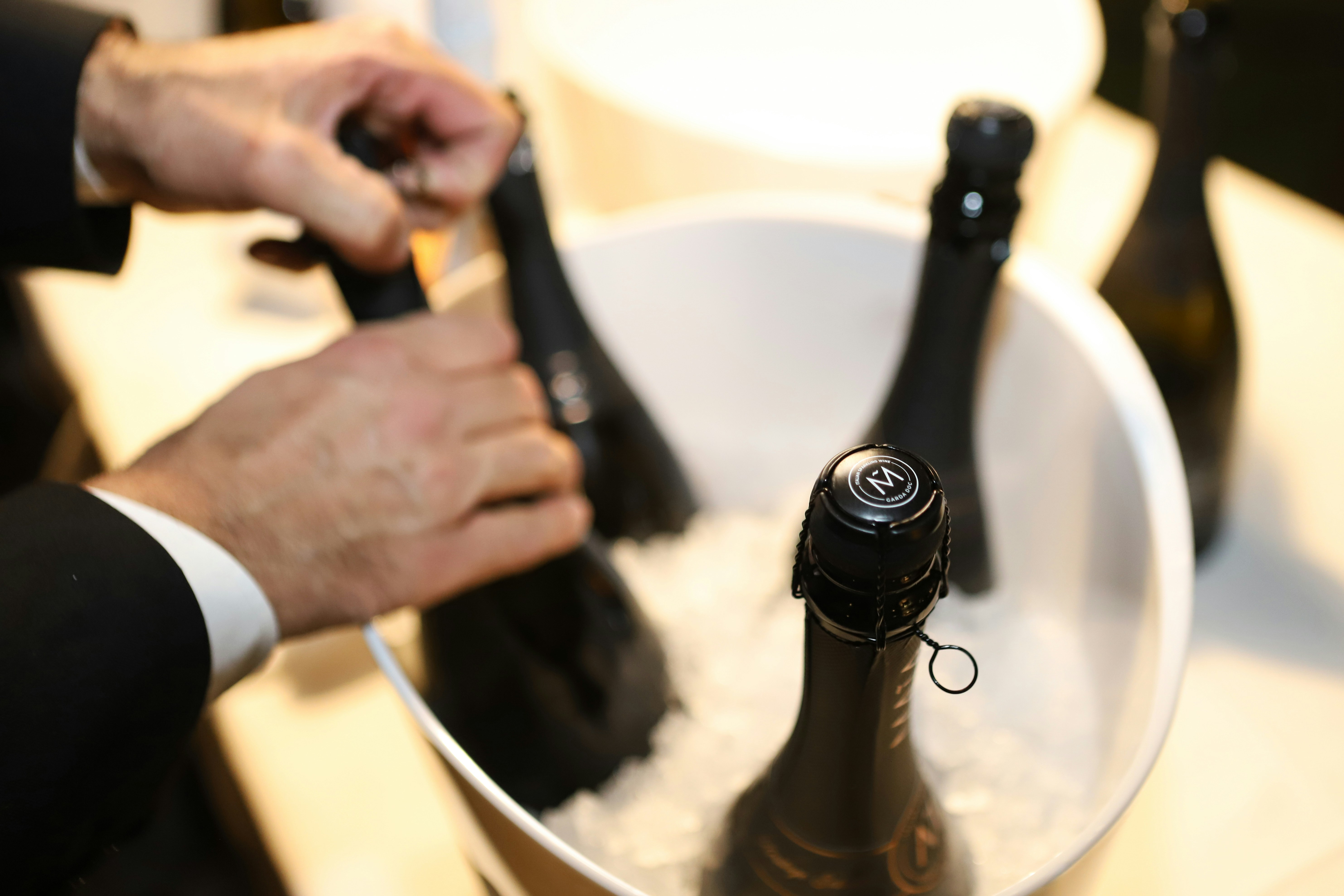 A sparkling wine symbol of the Italian lifestyle with a glamour touch.

The perfect element for prestigious events and moments of international character.
•
www.maiawine.it